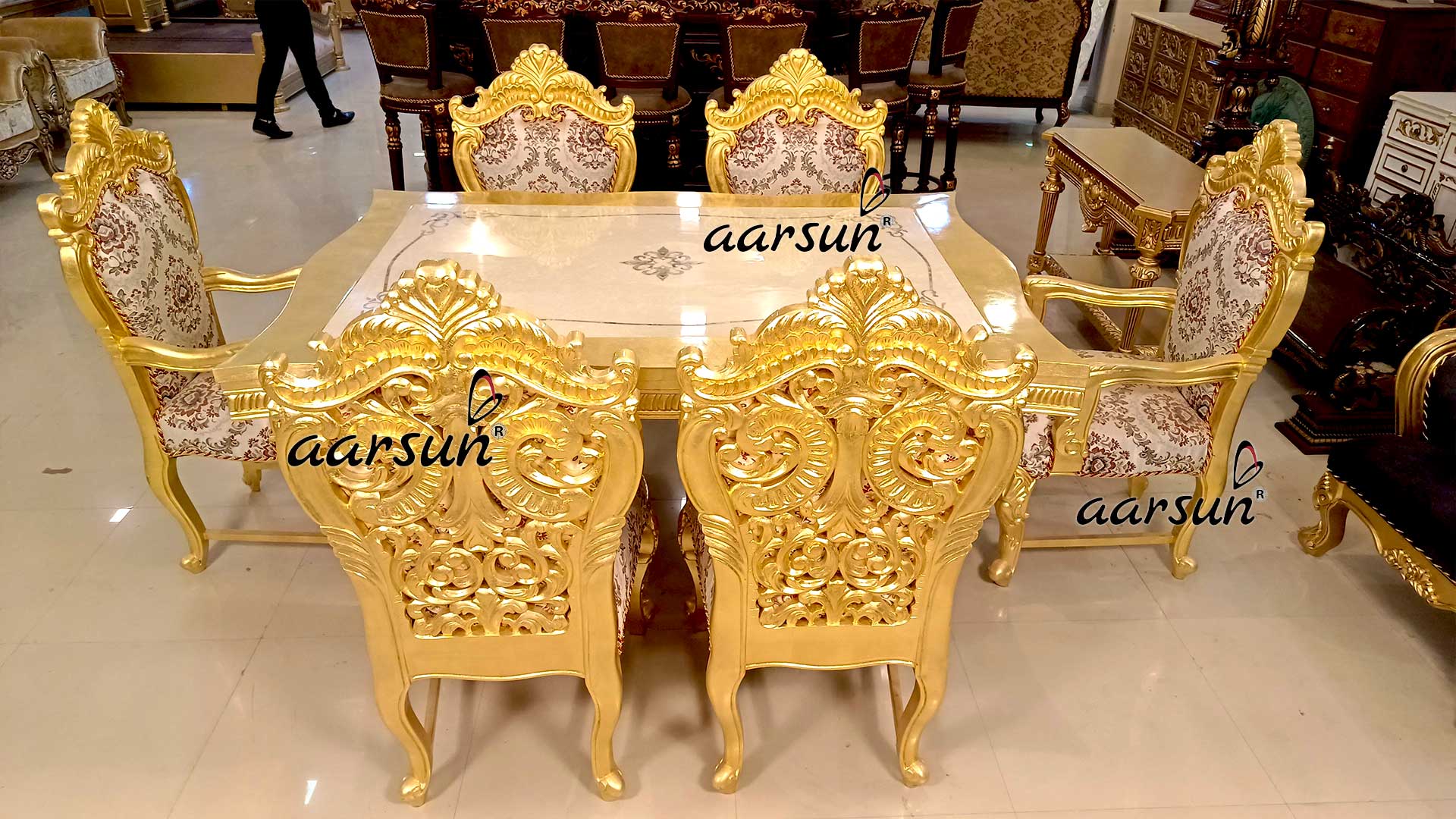 गोल्ड लीफ लक्ज़री डाइनिंग सेट दृश्य 6